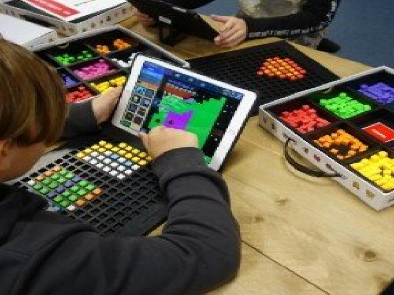 Workshop Bloxels in FlevoMeer Bibliotheek