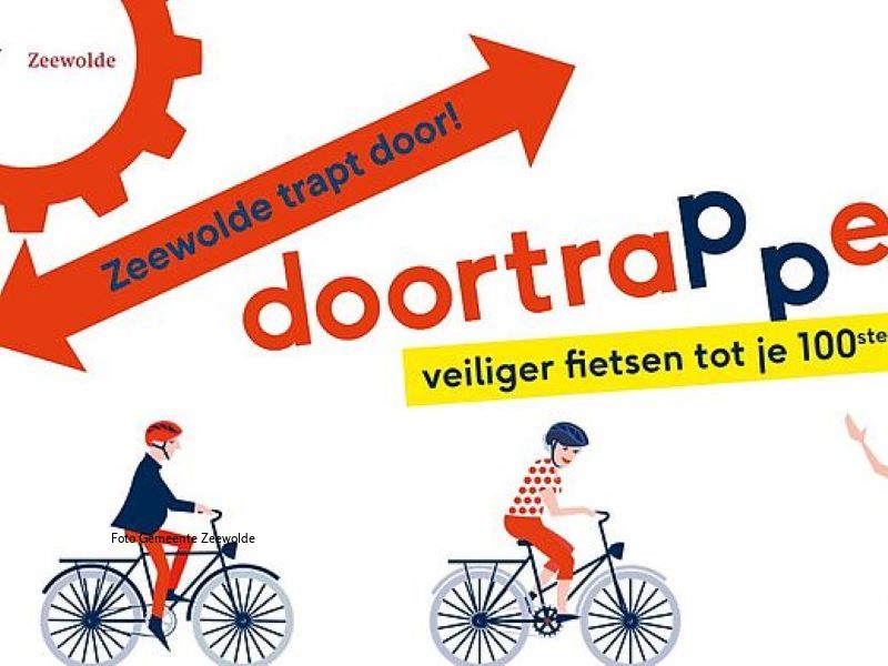 Een poster met Zeewolde Trapt door en fietsers als een tekening