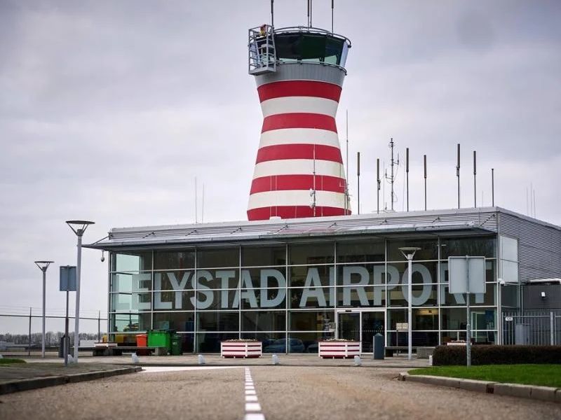 Schiphol trekt 35 tot 40 miljoen uit voor komst charters naar Lelystad