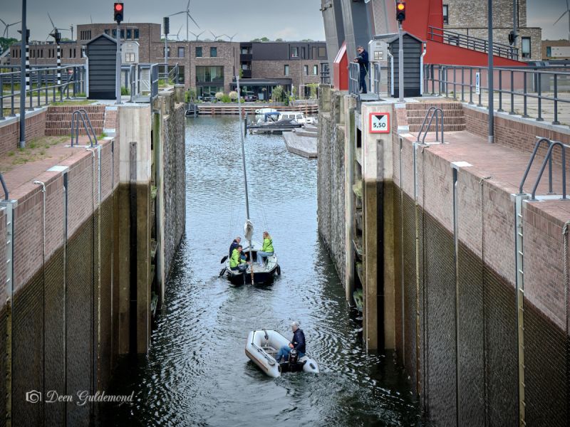 2 bootjes in de sluis