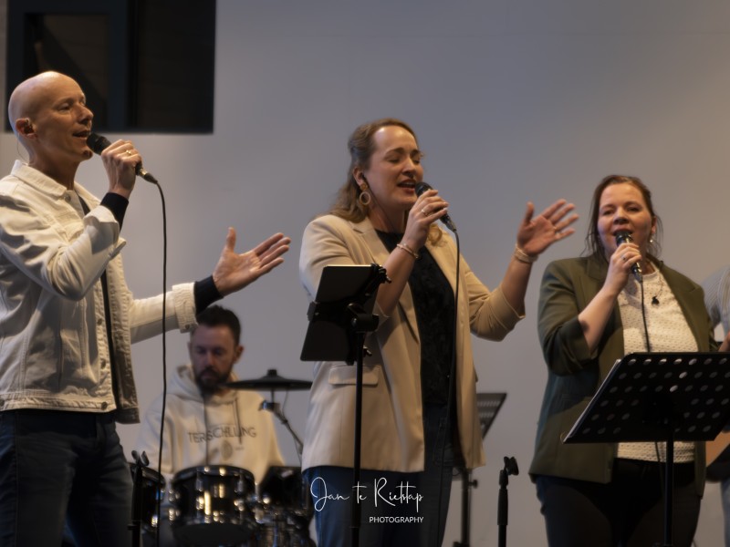 Samen zingen brengt kerken opnieuw samen tijdens geslaagde sing-in