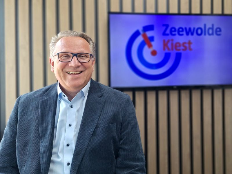 Ton Roerig in de studio van Zeewolde Kiest