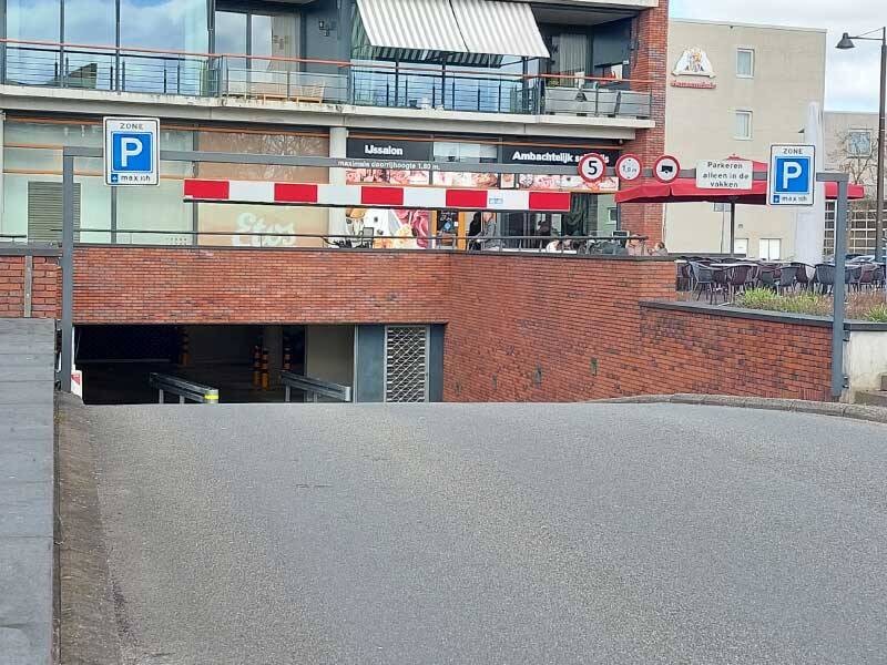 de entree van parkeer garage de Ravelijn in Zeewolde