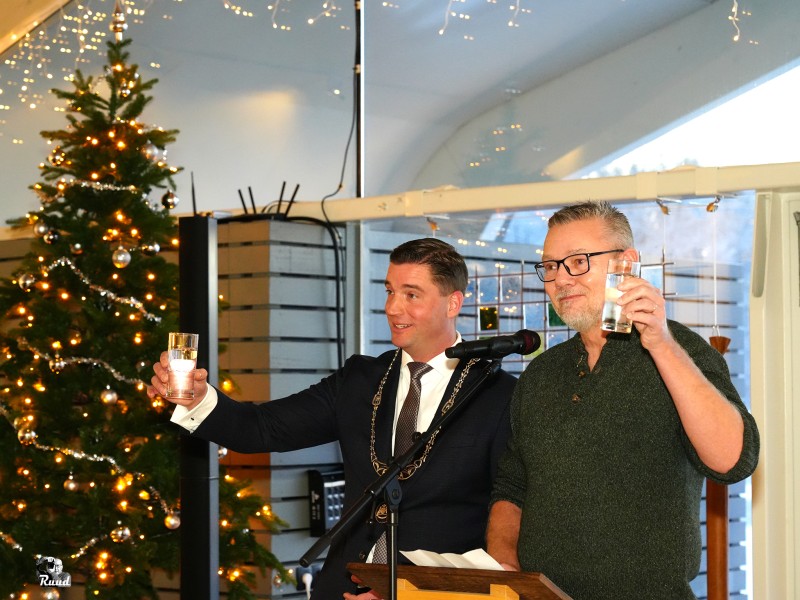 toast met dorpsdichter en burgemeester