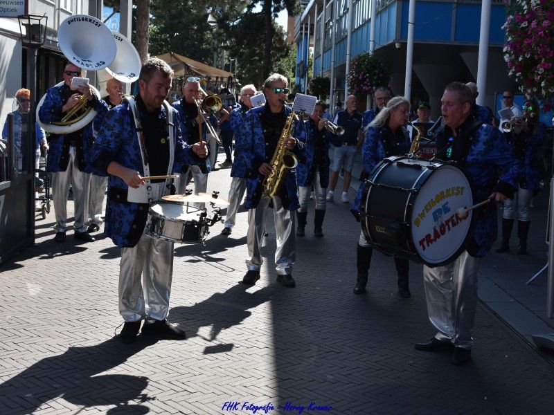 Dweilfestival en drukte op Pinkenbraderie in Zeewolde