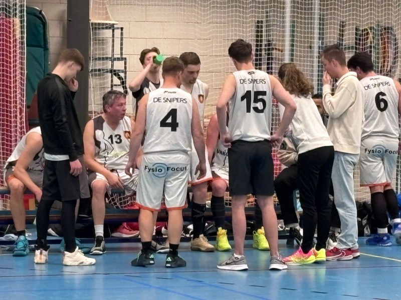 Het team van de snipers bij elkaar tijdens de Rust