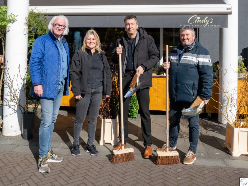 Bezemactie voor een netter winkelgebied in Zeewolde (met video)