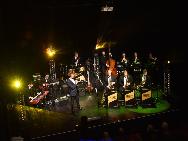 Het BigBand orkest op het podium bij The Lux