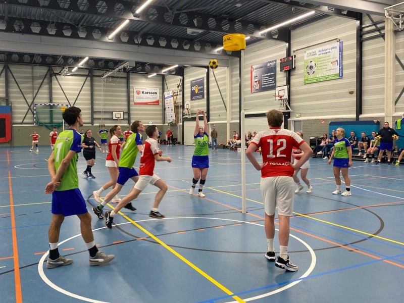 KV Wolderwijd/DYZLE wint met 22–9 van VIKO en staat alleen bovenaan in de competitie.
