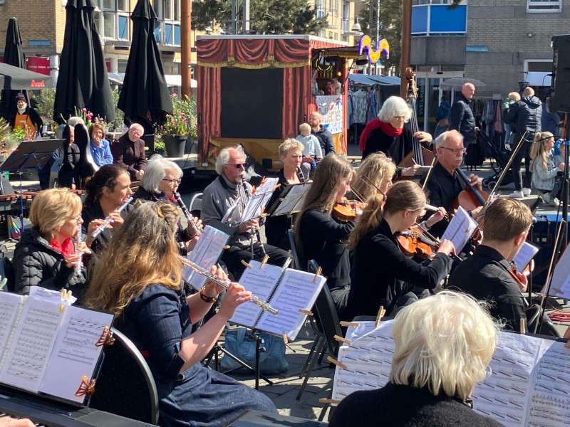 Symfonieorkest speelt in buitenlucht