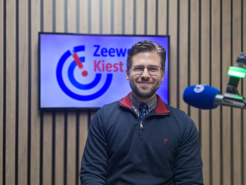 Sam Sterk in de studio bij Zeewolde Kiest