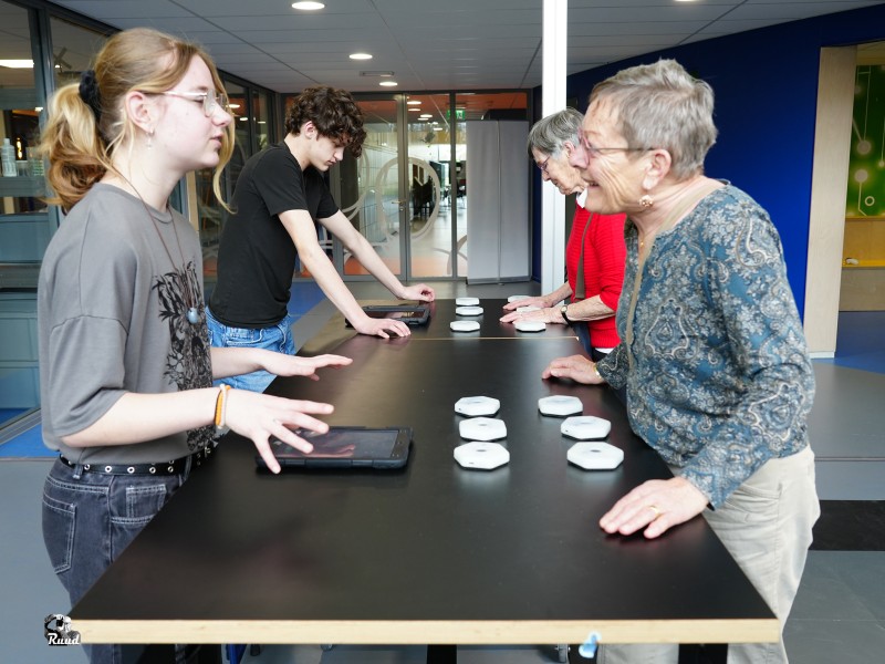 Ouderen maken in de Levant kennis met de nieuwste technieken