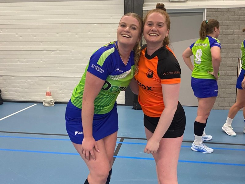 De zusjes Scharft bij elkaar