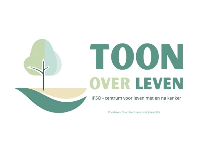 Logo Toon over Leven, IPSO centrum voor leven met en na kanker, groen logo met een boompje erbij op zand