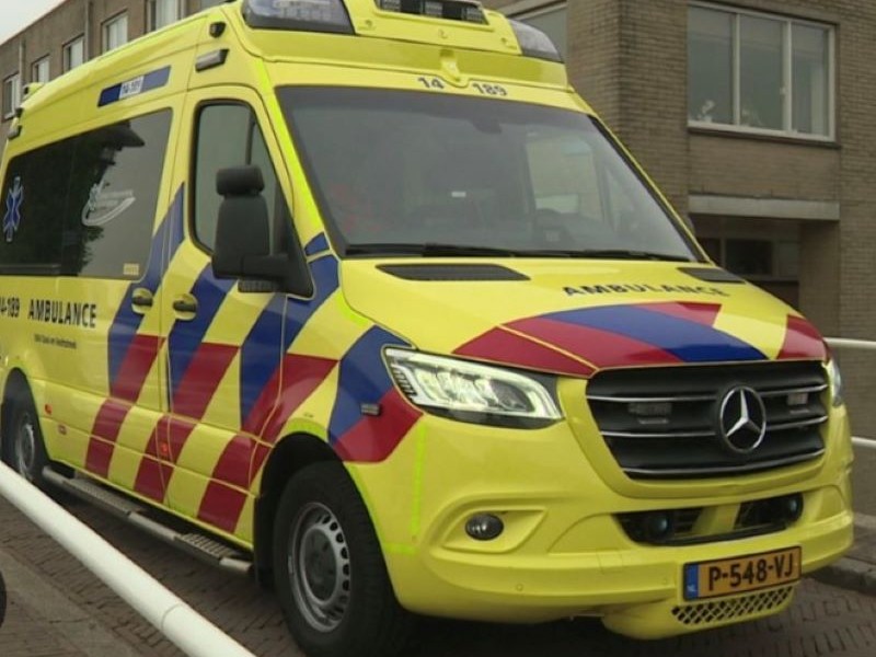 Auto in sloot na hagelbui op Ganzenweg