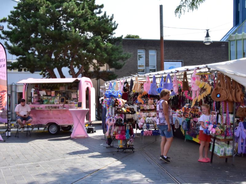 Warme editie van de zomerbraderie