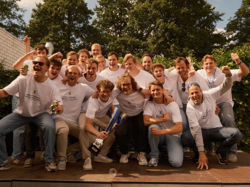 HC Zeewolde Heren 1 voor het eerst kampioen na ongeslagen seizoen