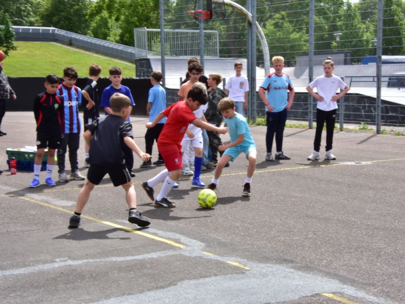 Jaarlijks straatvoetbaltoernooi in Zeewolde van start