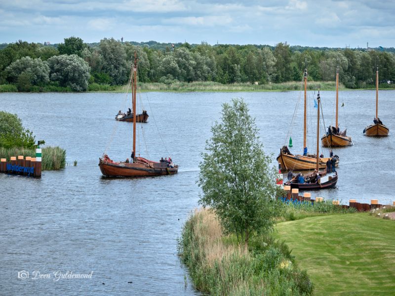 botters bij de Bokkingrace die vanuit Harderwijk de haven van Zeewolde aandoen.