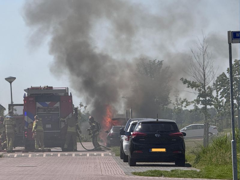 Brandweer blust voertuig aan de Windlust