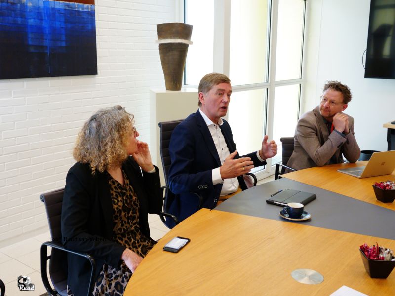 Persuur gemeentehuis over ISK Zeewolde