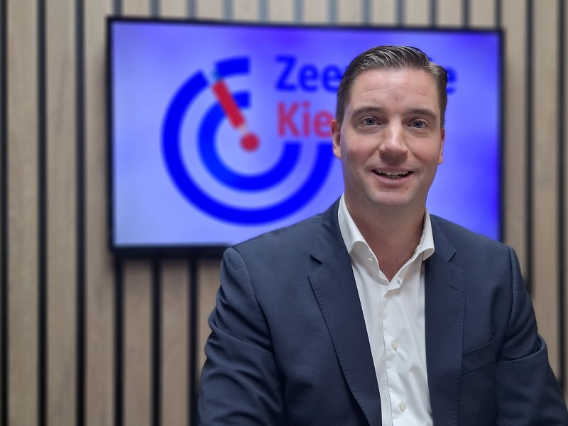 Bram Harmsma in de studio van Zeewolde Kiest