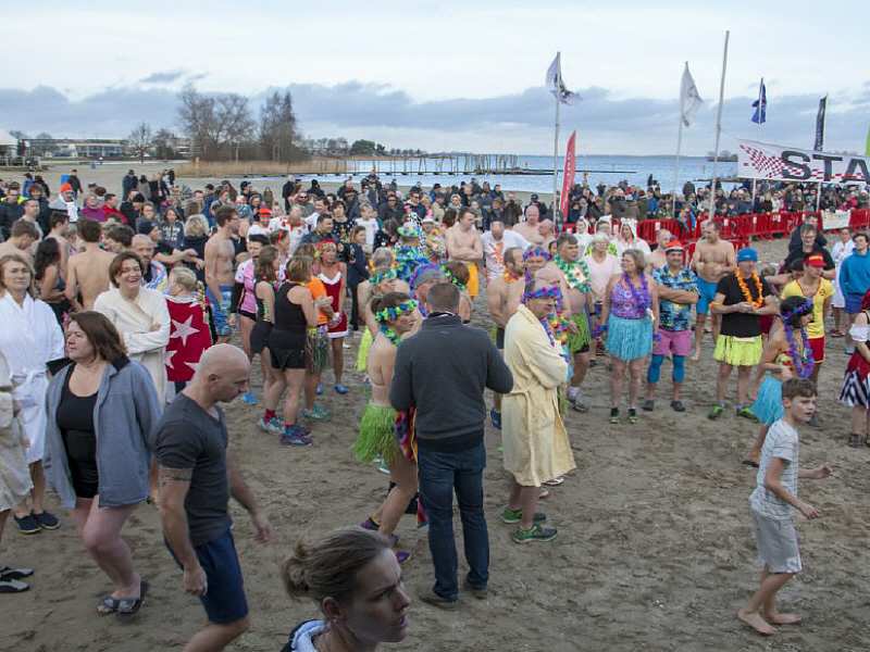 Prima weer verwacht bij Rotary Nieuwjaarsduik Zeewolde