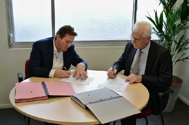 Ondertekening contract aanleg sluis Blauwe Diamant.