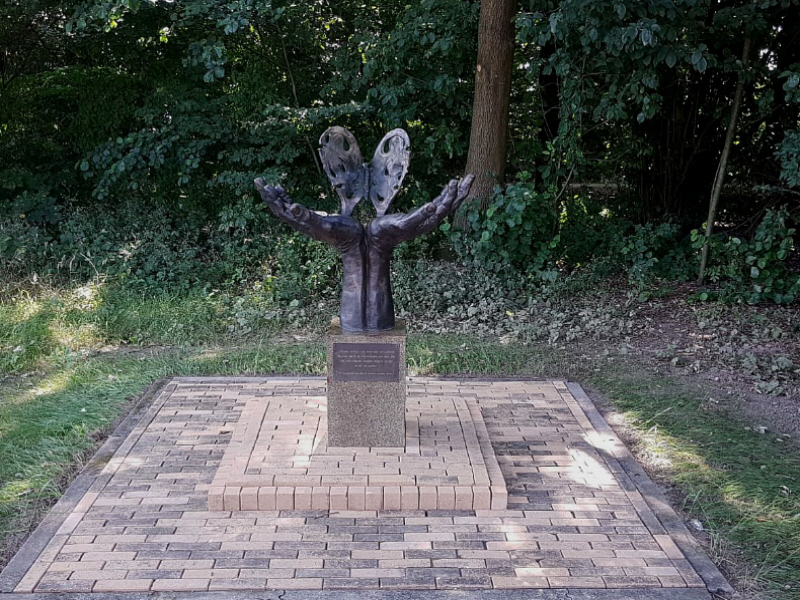 Vlindermonument weer terug