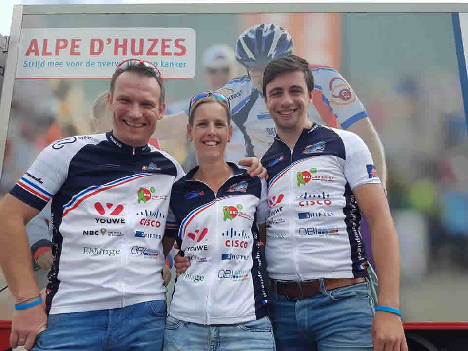 Team Zeewolde fietst de Alp d'Huez voor KWF