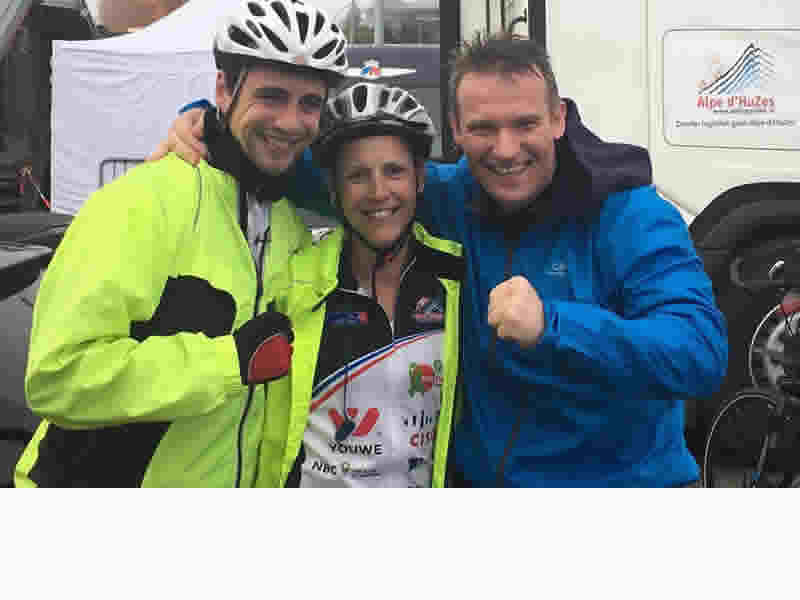 Team Zeewolde fietst de Alp d'Huez voor KWF