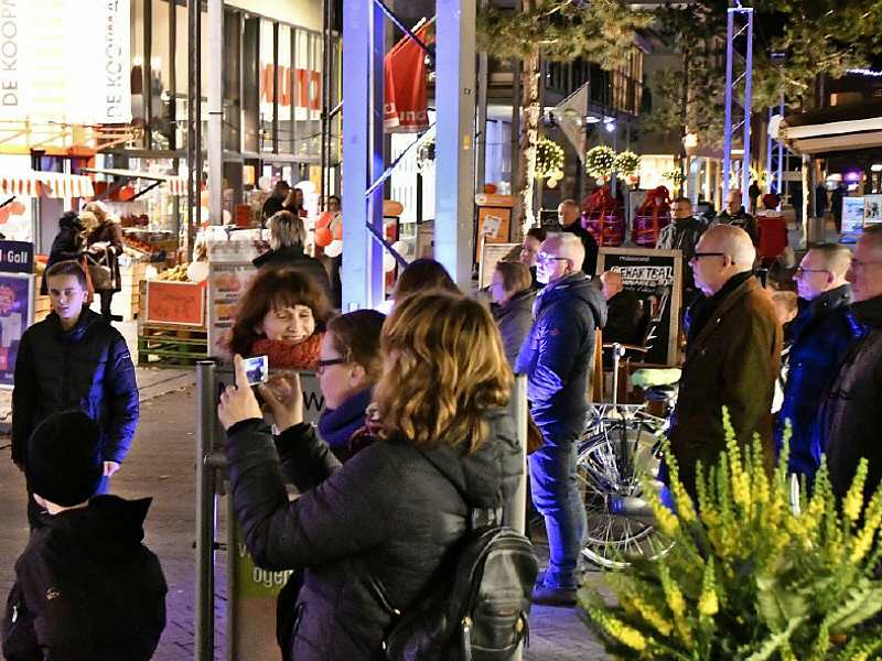 Feestelijke start Decemberactie “Zeewolde Winkelhaven Pakt uit!”