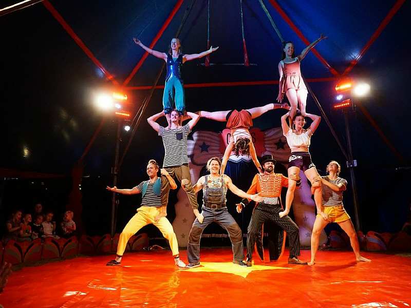 Royale van Cirque Moustache te zien in Zeewolde
