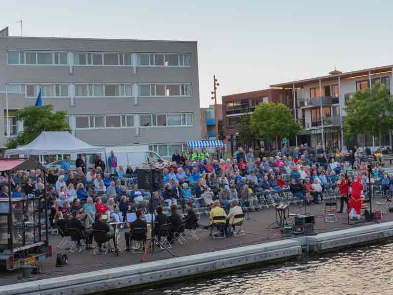 Russisch tintje bij zonnig Havenconcert