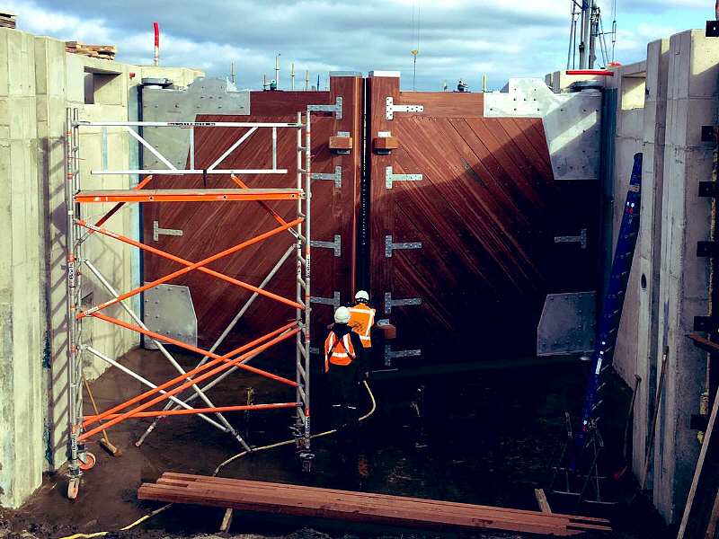 Eerste sluisdeuren Havenkwartier geplaatst