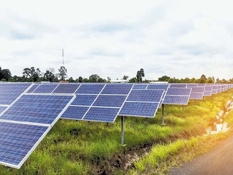 Eerste paaltjes en hekken voor Zonnewoud in mei de grond in