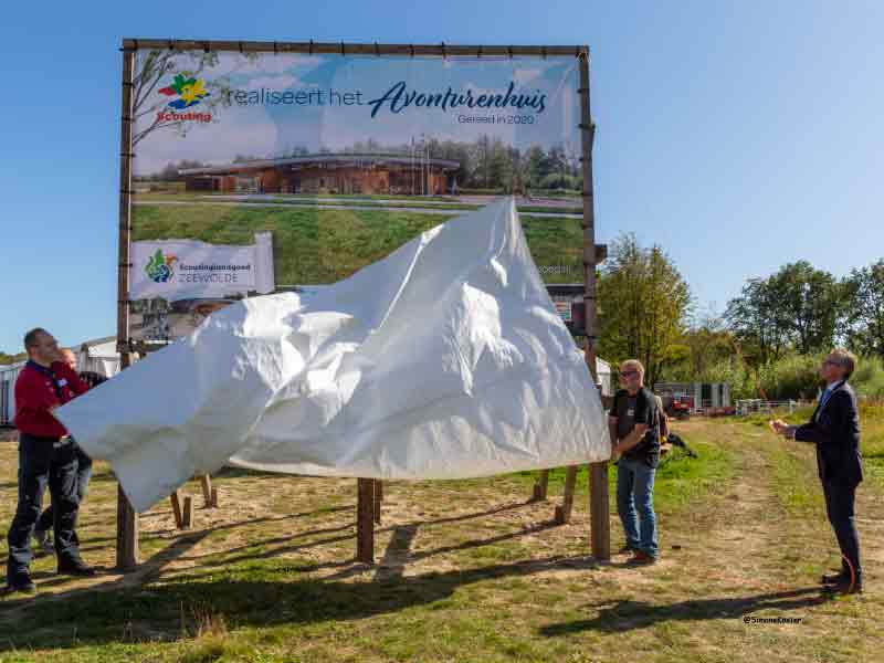 Onthulling bouwbord Avonturenhuis tijdens Scout-In19