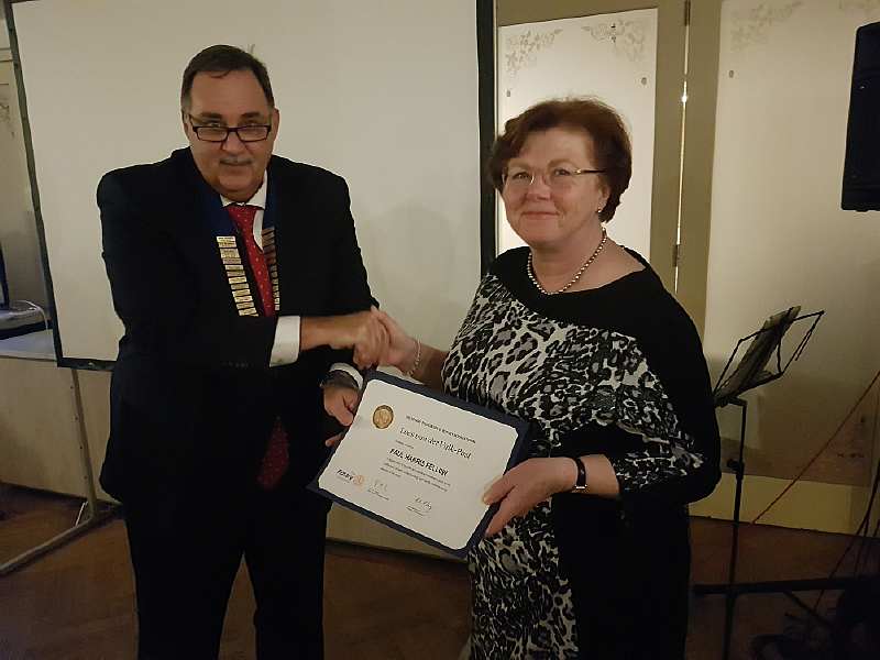 Paul Harris Fellow voor Loes van der Valk-Post