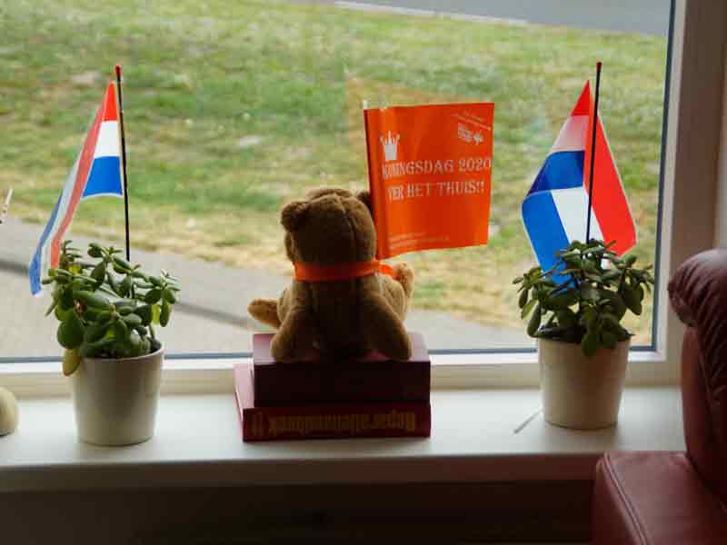 Scholen beginnen, berenjacht stopt
