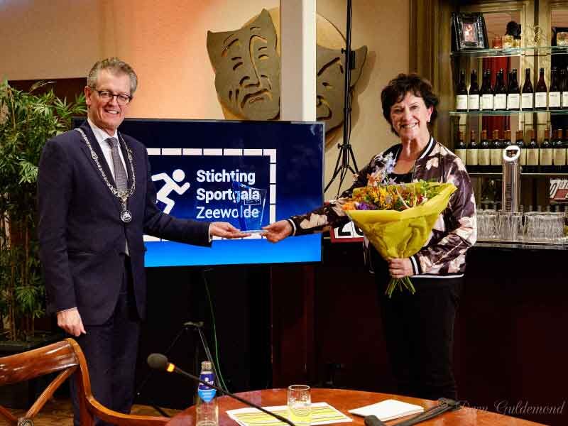Oeuvreprijs voor Tilly Verhaar tijdens sportgala