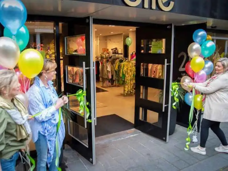 Winkels en kappers geopend (op afspraak)