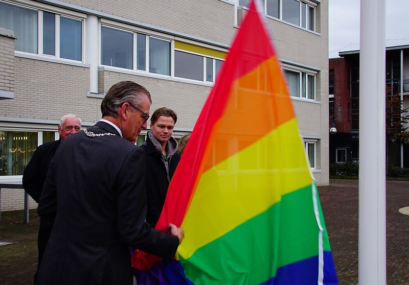 Regenboogvlag in top in Zeewolde
