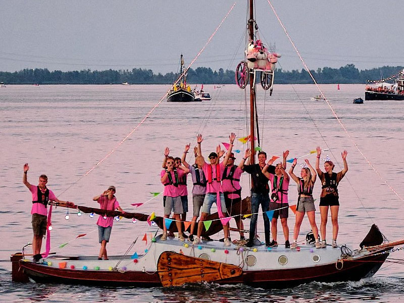 Waterscouts van Nawaka bedanken Zeewolde met prachtige gondelvaart