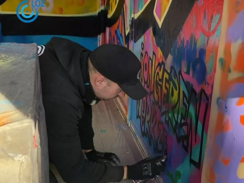 Gemeentehuis opgeknapt met graffiti