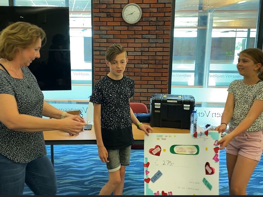 Raf en Guusje halen € 275,- op voor de Hartstichting