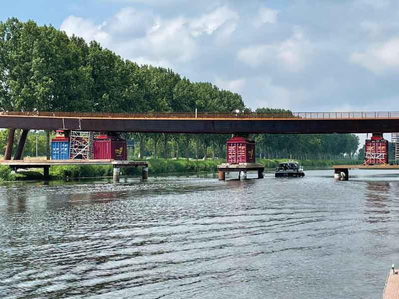 Fietsbrug Waterlandseweg geopend voor voetgangers en fietsers