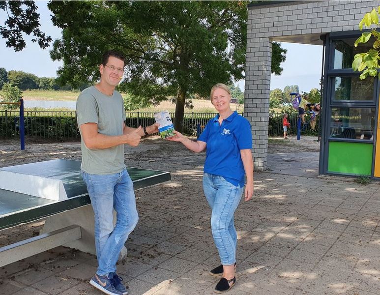 Kom bij de Boer bezorgt regenmeter op basisscholen