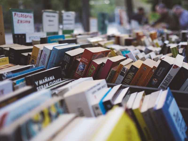 allemaal boeken in een bak
