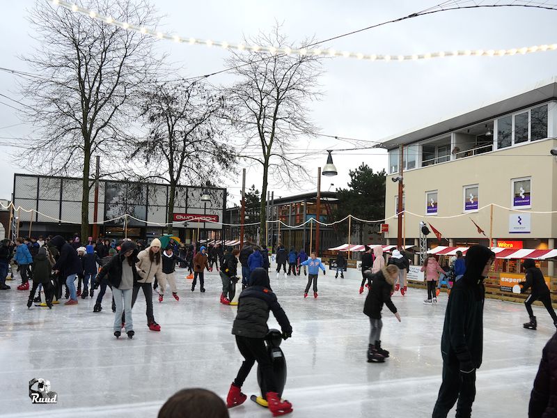 schaatsen op de ijsbaan van Zeewolde winterworld