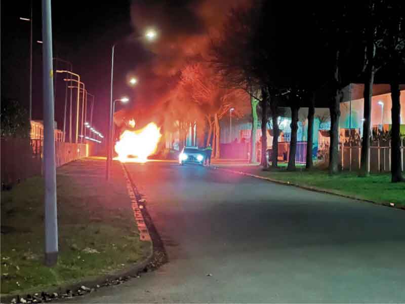 Auto in brand op Akkerweg
